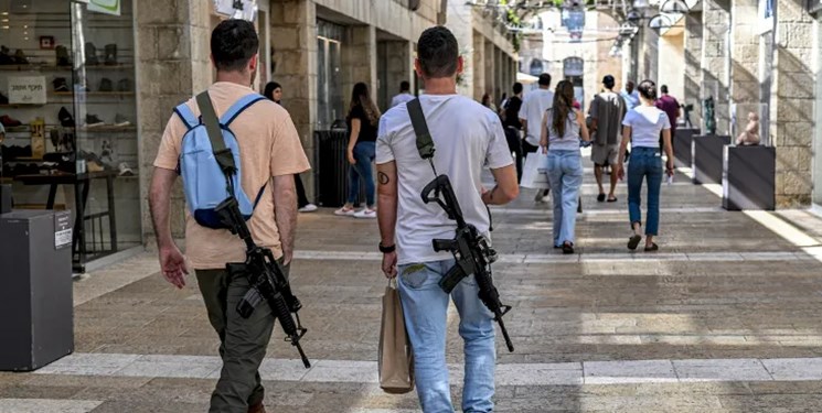 منح تصاريح حمل السلاح للمستوطنين خلال 20 ثانية فقط