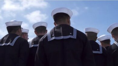 اختفى اثنان من أفراد البحرية الأمريكية قبالة سواحل الصومال