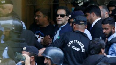 وحكم على عمران خان بالسجن 10 سنوات في قضية الكشف عن وثائق حكومية