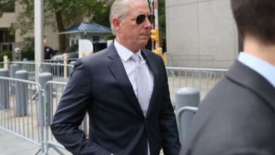 حُكم على مسؤول سابق في مكتب التحقيقات الفيدرالي (FBI) بالسجن لمدة عامين بتهمة قبول رشاوى