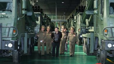 قام الزعيم الكوري الشمالي بزيارة النظام الصاروخي الجديد لبيونغ يانغ