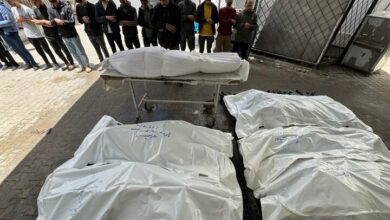 كما استشهد في غزة 54 فلسطينياً، وبلغ عدد الشهداء 34 ألفاً و789 شهيداً