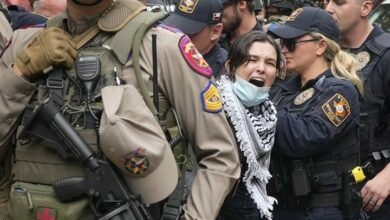 ولم يتمكن وجود الشرطة من إنهاء المظاهرات الطلابية