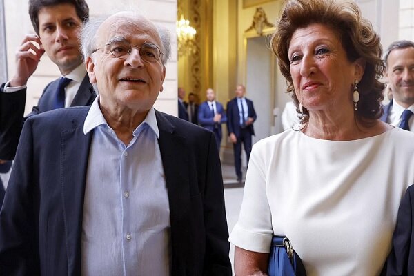 اعتراف والد ماكرون بخطة الرئيس الفرنسي لحل البرلمان