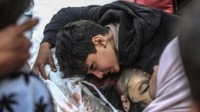 مأساة خان يونس؛ من التدمير الكامل للمدينة إلى الجثث المتحللة