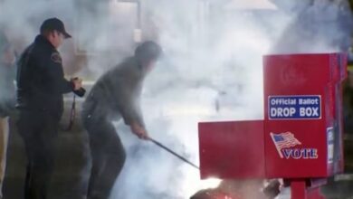 إشعال النار في صناديق الاقتراع في ولايتين أمريكيتين