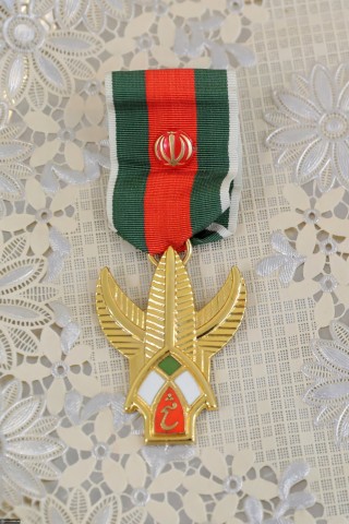 قائد القوة الجوفضائية في حرس الثورة الإسلاميّة يتقلّد وسامَ الفتح من قبل الإمام الخامنئي بعد عمليّتي «الوعد الصادق» قائد القوة الجوفضائية في حرس الثورة الإسلاميّة يتقلّد وسامَ الفتح من قبل الإمام الخامنئي بعد عمليّتي «الوعد الصادق»