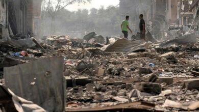 واختطفت قوات الاحتلال الطواقم الطبية في مستشفى كمال عدوان وأصابت جرحى