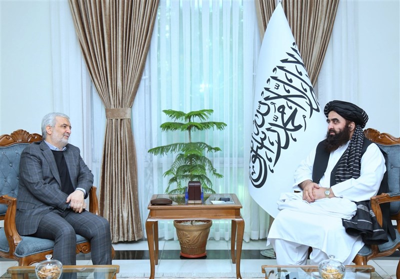 لقاء وداعي لـ “كاظمي قمي” مع وزير خارجية حكومة طالبان