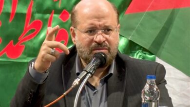 ممثل حماس: المقاومة لن تلقي سلاحها أبدا