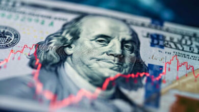 وأدى السباق المتتالي بين هاريس وترامب إلى إضعاف الدولار
