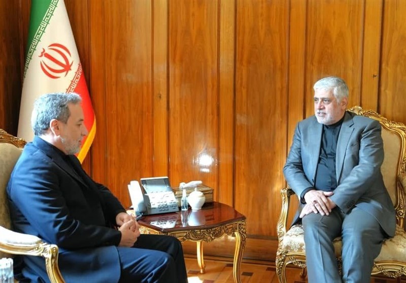 وشدد عراقجي على وقوف إيران إلى جانب شعب وحكومة لبنان