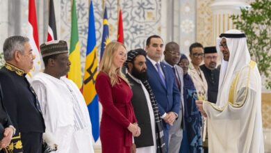 وقبل رئيس حكومة الإمارات أوراق اعتماد سفير طالبان