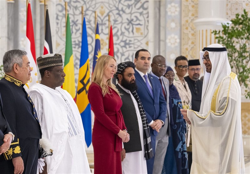 وقبل رئيس حكومة الإمارات أوراق اعتماد سفير طالبان