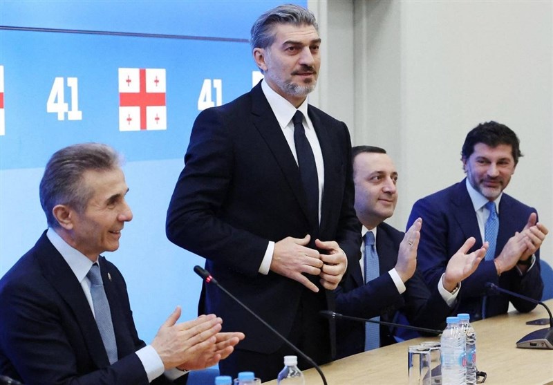 إن جورجيا على شفا الأزمة؛ المواجهة بين الرئيس والحزب الحاكم