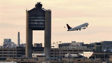 القبض على أمريكيين اثنين بتهمة تحليق طائرة بدون طيار خطيرة بالقرب من المطار