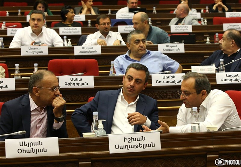 المعارضة الأرمنية تسعى إلى الشفافية في محادثات السلام مع أذربيجان