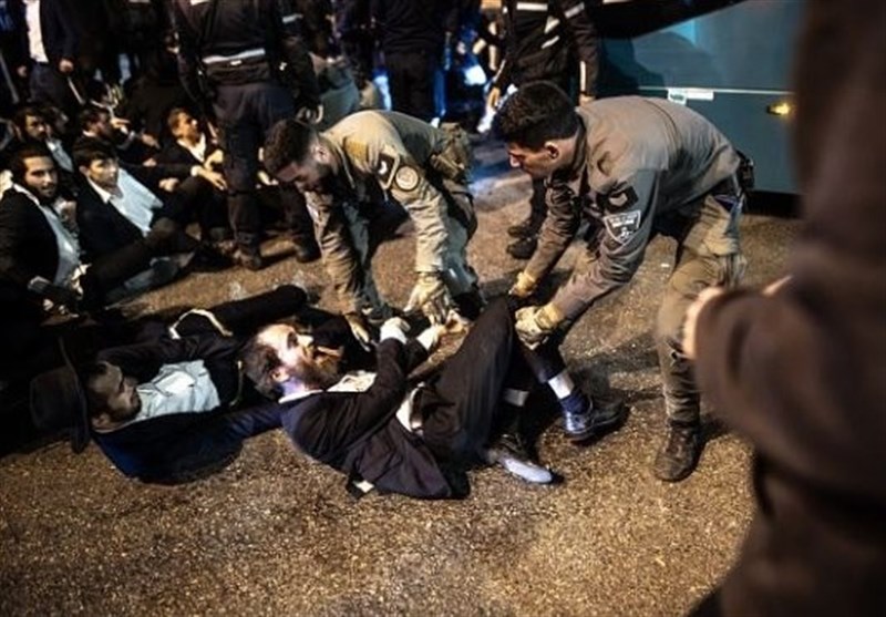 اليهود الحريديم يهتفون “الله أكبر” ضد نتنياهو في تل أبيب