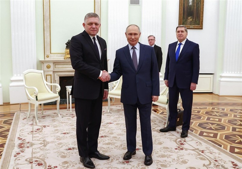 لقاء رئيس وزراء سلوفاكيا مع بوتين في الكرملين