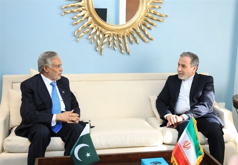 مشاورة وزيري خارجية إيران وباكستان في القاهرة