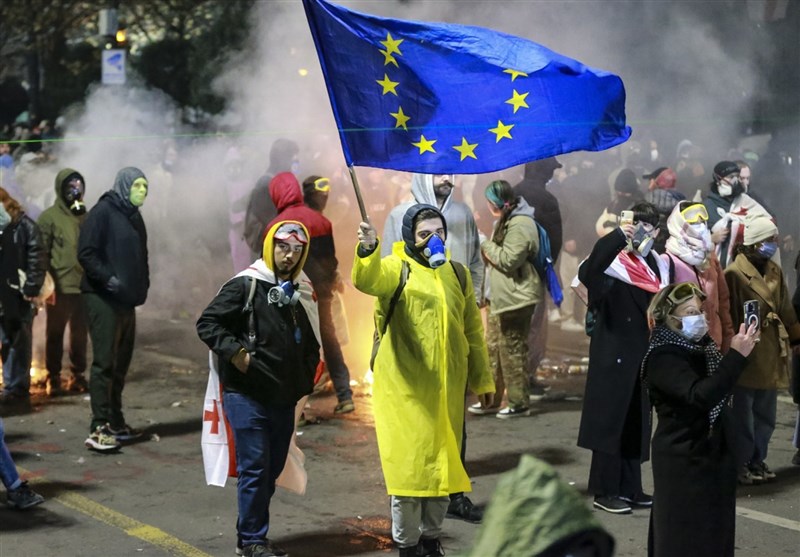 وتبحث المعارضة في جورجيا عن إراقة الدماء والقتل في الاحتجاجات