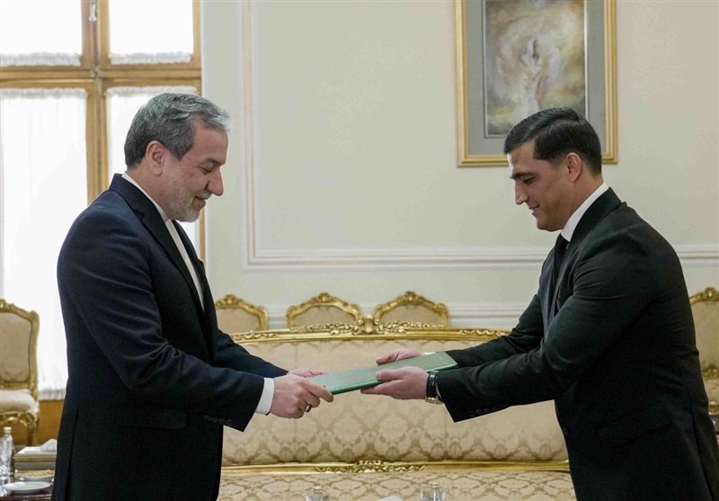 وقدم سفير تركمانستان نسخة من أوراق اعتماده إلى عراقجي