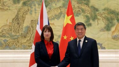 الجهود البريطانية لتحسين العلاقات السياسية والاقتصادية مع الصين
