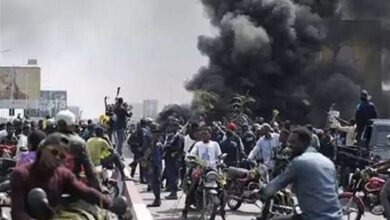 الهجوم من قبل شعب الكونغو الغاضبين على السفارات الأمريكية والفرنسية