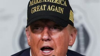 انتقاد الديمقراطيين لطرد المفتشين المستقلين من قبل ترامب