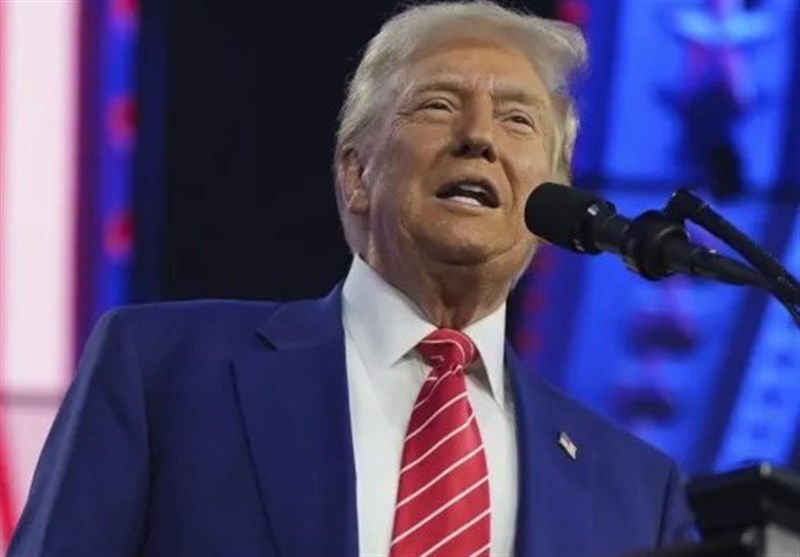 تقديم عدد من كبار المسؤولين في البيت الأبيض من قبل ترامب