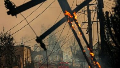 حريق لوس أنجلوس؛ توقعات بانتشار الحريق مع رياح “سانتا آنا”.