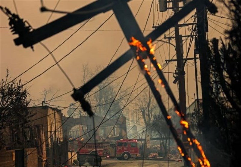 حريق لوس أنجلوس؛ توقعات بانتشار الحريق مع رياح “سانتا آنا”.