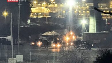 خاص |. تجمع عائلي للأسرى الفلسطينيين أمام سجن عوفر