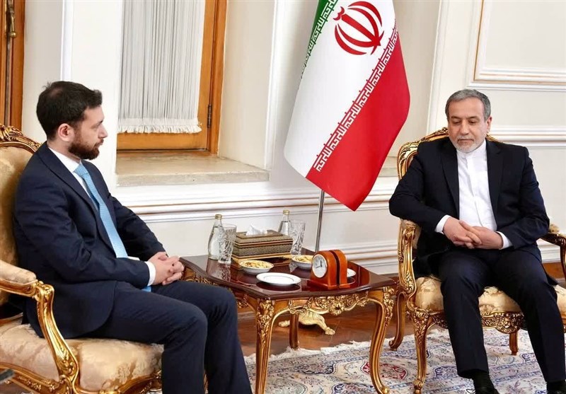 لقاء نائب وزير خارجية أرمينيا مع عراقجي