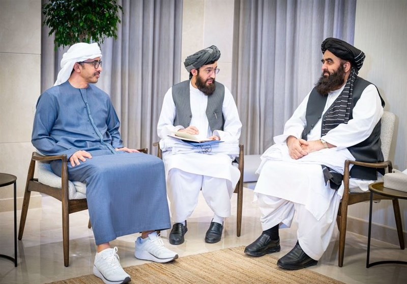 محادثة متقي مع وزير الخارجية الإماراتي حول توسيع العلاقات التجارية