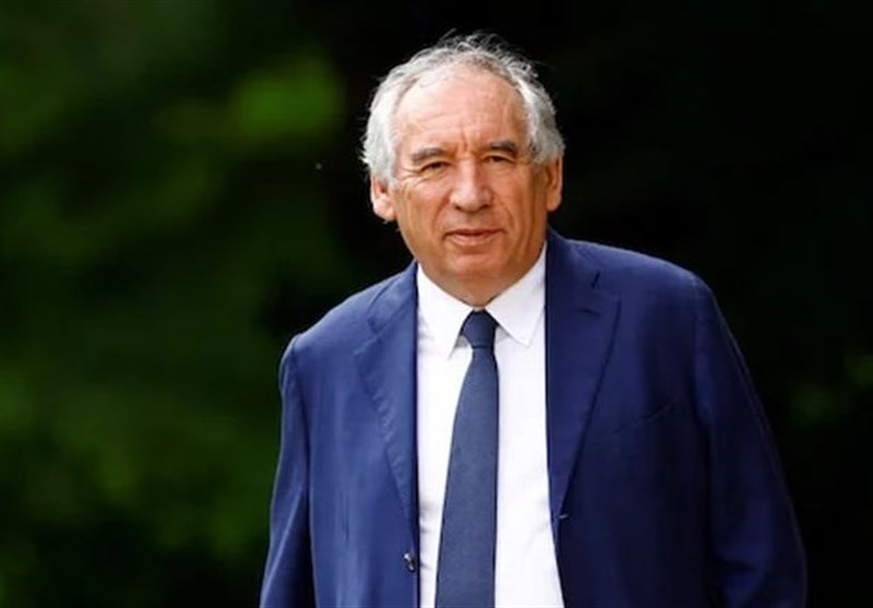 معركة رئيس الوزراء الفرنسي الجديد من أجل البقاء السياسي