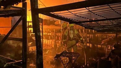 وأدت نيران الصهاينة على القرية الفلسطينية إلى خسائر فادحة