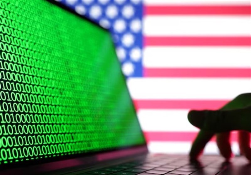 واتهم الجندي الأمريكي ببيع محادثات هاتفية سرية