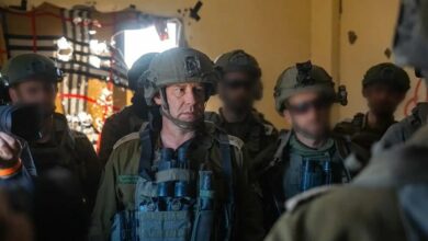 وتسعى إسرائيل إلى تعويض هزيمتها بالتهديد بالهجوم مرة أخرى