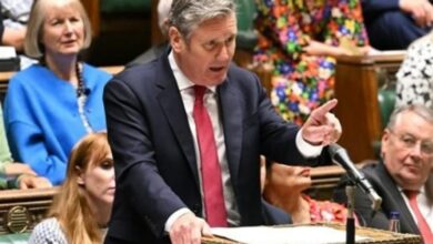 استراتيجية ستارمر لمواجهة اليمين