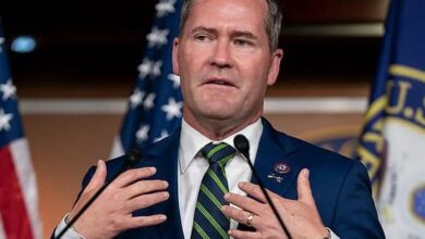 الفالس: سوء سلوك أوكرانيا حول أمريكا أمر غير مقبول