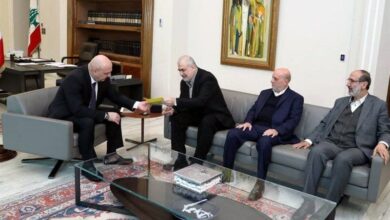 تم تسليم الدعوة لحضور حفل وداع مع الشهيد نصر الله إلى AOUN