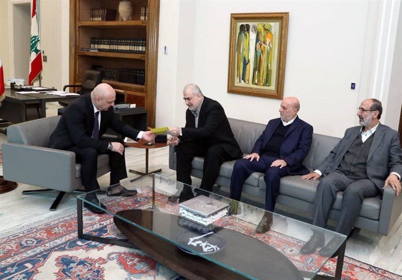 تم تسليم الدعوة لحضور حفل وداع مع الشهيد نصر الله إلى AOUN