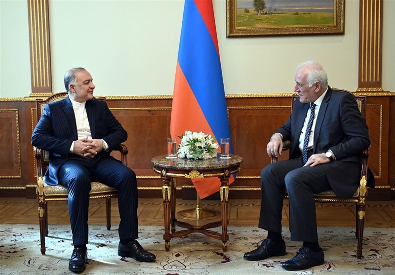 رئيس أرمنيا يهنئ ذكرى انتصار الثورة الإسلامية