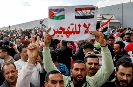 رد الفلسطينيين الحاسم على خطة ترامب: ابق في غزة إلى الأبد