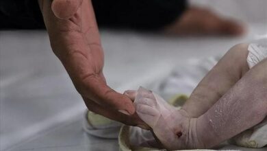 مات ثلاثة أطفال من البرد الشديد في قطاع غزة