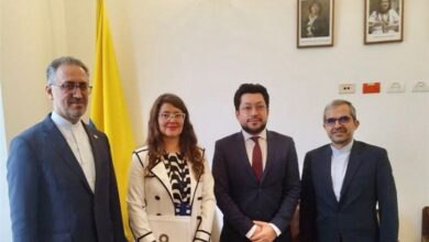 يلتقي المساعد العراقي لمسؤولي وزارة الخارجية الكولومبية