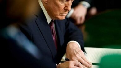 أسف باريس على الحظر المفروض على دخول العالم الفرنسي إلى أمريكا