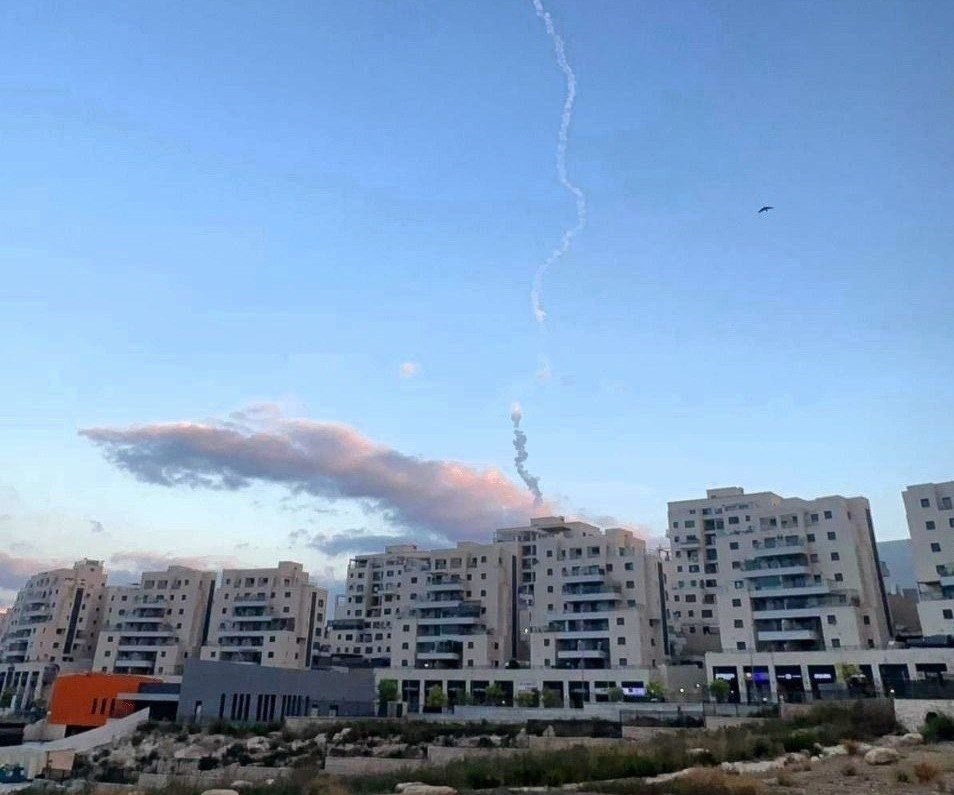 إطلاق صاروخ من اليمن إلى فلسطين المحتلة