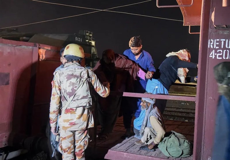 إنقاذ 190 رهينة وقتل 30 إرهابيًا في عملية الإنقاذ الباكستانية